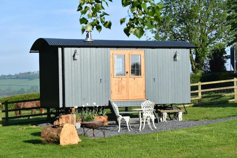 The Shepherds Hut Carmarthen Bagian luar foto